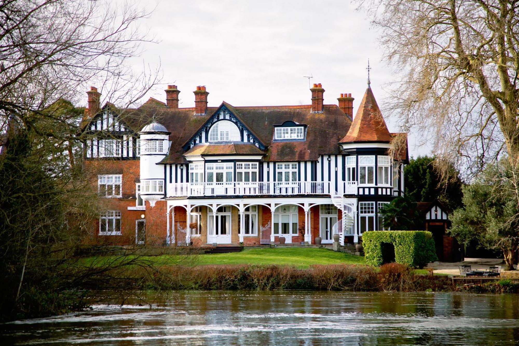 Bed & Breakfast River Arts Club