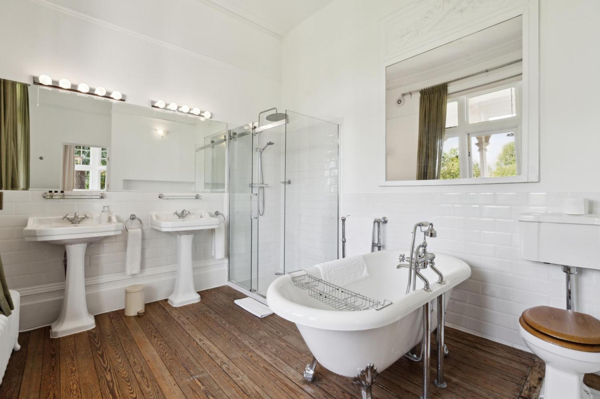 Bed & Breakfast River Arts Club 4*